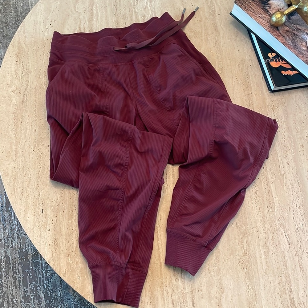 Lululemon Womens Midrise jogger full length size 4